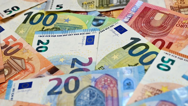 Verschiedene Euro-Geldscheine (Foto: dpa Bildfunk, Picture Alliance)