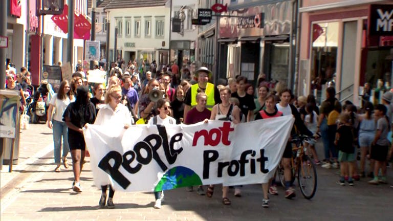 Klimaaktivisten demonstrieren in Lörrach (Foto: SWR, Malcolm Bijker)