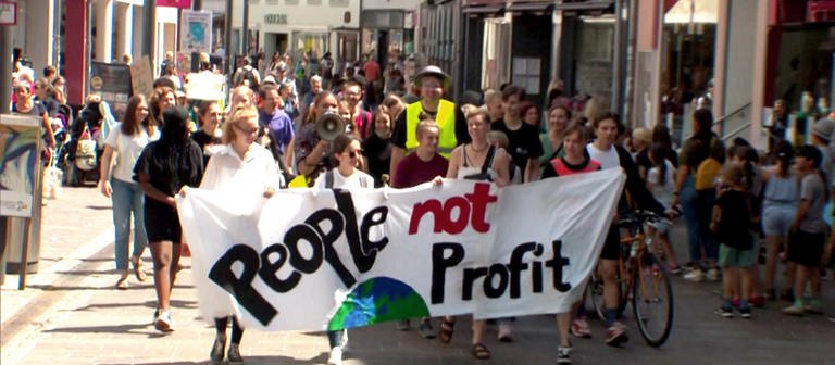 Klimaaktivisten demonstrieren in Lörrach (Foto: SWR, Malcolm Bijker)