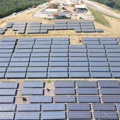 Luftbild einer Solaranlage  (Foto: SWR)