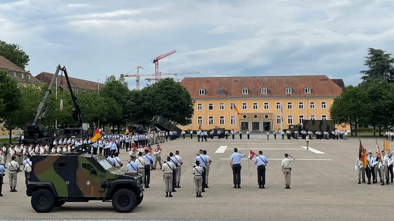 Kommando-Wechsel bei Deutsch-Französischer Brigade in Müllheim (Foto: SWR)