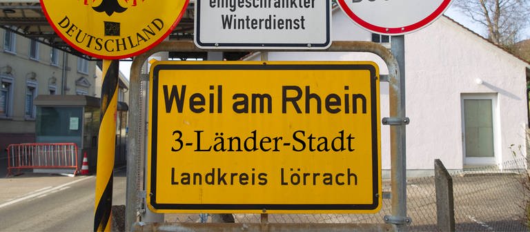 Das Ortsschild Weil am Rhein (Foto: IMAGO, Imago/Mandoga Media)