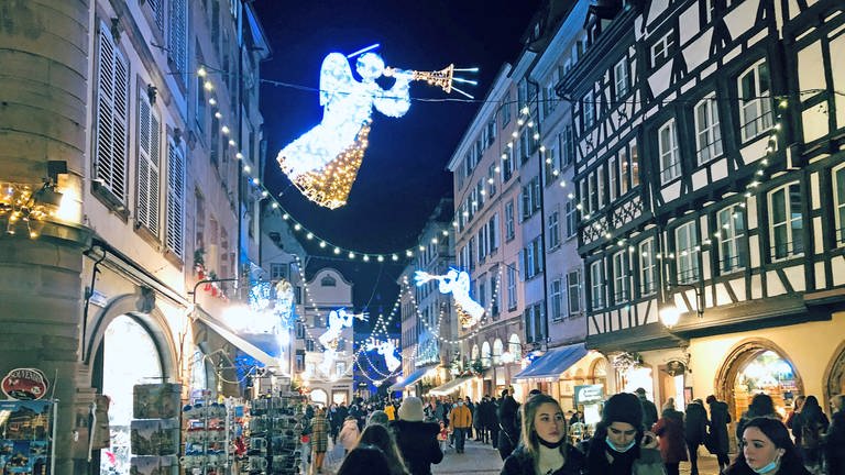 Weihnachtsbeleuchtung in der Straßburger Innenstadt. (Foto: SWR)