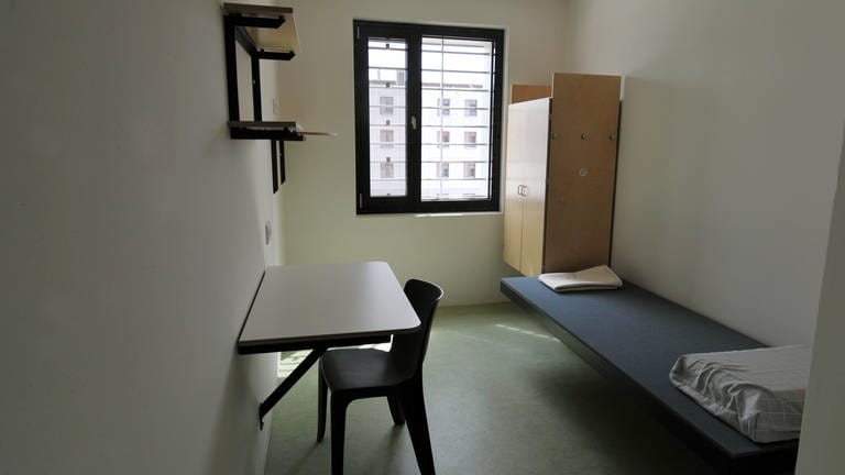 Eine Gefängniszelle im Offenburger Gefängnis. (Foto: picture-alliance / Reportdienste, Patrick Seeger)