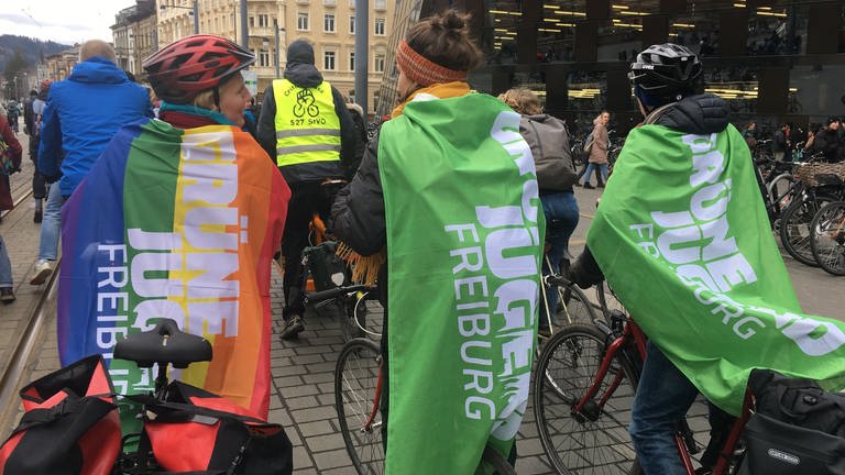 Am Freitag hatte Fridays for Future zu einer Fahrrad-Demo in Freiburg gegen den Autobahn-Ausbau aufgerufen. (Foto: SWR, Gabi Krings)