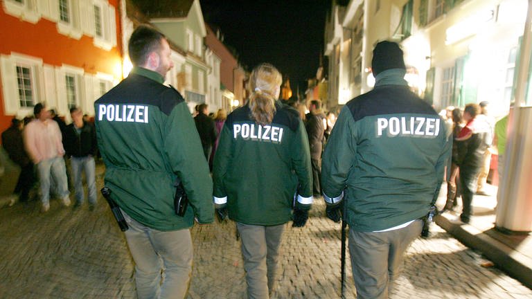 Polizei zeigt in der Färberstraße in Villingen Präsenz (Foto: picture-alliance / Reportdienste, Picture Alliance)
