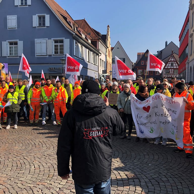 Im Ortenaukreis beteiligten sich am Mittwoch rund 500 Beschäftige des Öffentlichen Dienstes am Warnstreik der Gewerkschaft Verdi.  (Foto: SWR)