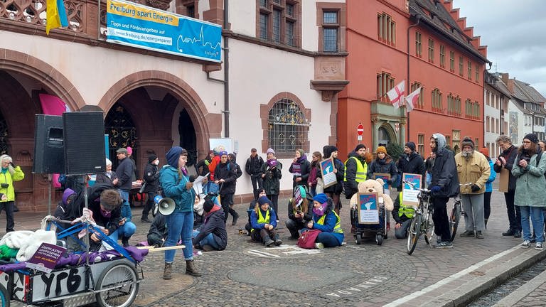Impressionen vom Feministischen Kampftag auf dem Rathausplatz in Freiburg (Foto: SWR, Felix Gruber)