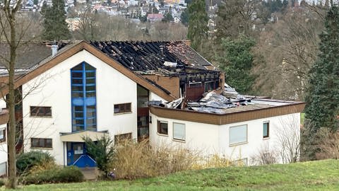 Nach dem Brand ist ein Mehrfamilienhaus in Badenweiler nicht mehr bewohnbar (Foto: SWR, Eva Gutting)
