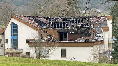 Nach dem Brand ist ein Mehrfamilienhaus in Badenweiler nicht mehr bewohnbar (Foto: SWR, Eva Gutting)