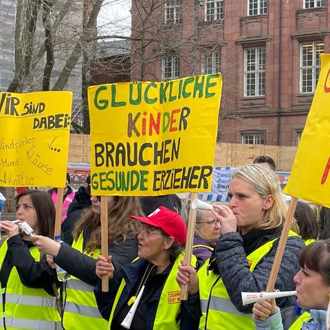 Beschäftigte bei Warnstreiks in Freiburg (Foto: SWR, Ulrike Liszkowski)