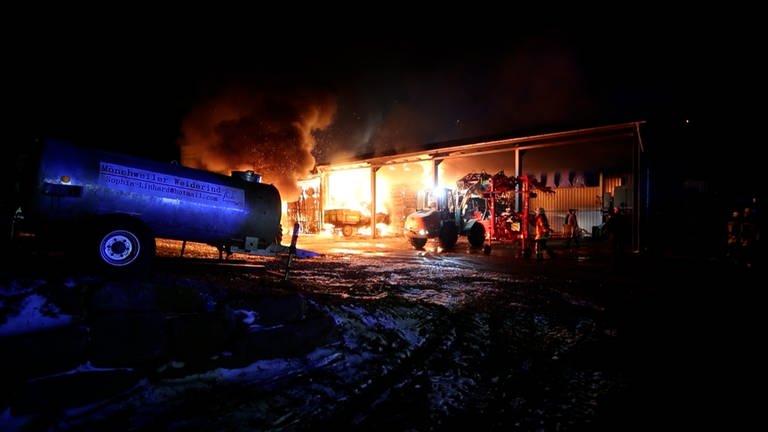 brennende Lagerhalle  (Foto: kamera24)