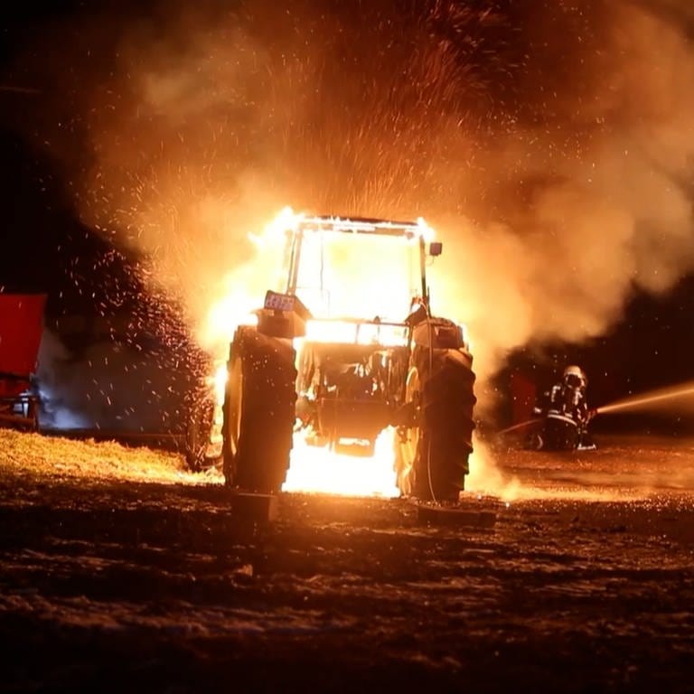 brennender Traktor (Foto: kamera24)