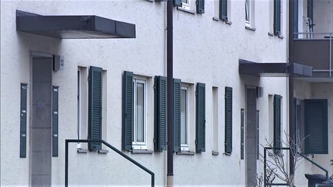 Die Fassade eines Wohngebäudes in Lörrach. (Foto: SWR)