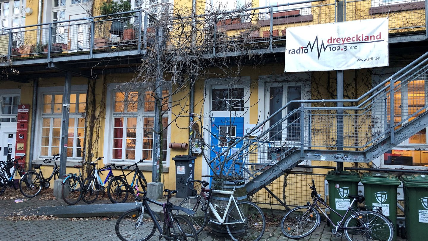 Die Redaktionsräume von Radio Dreyeckland liegen nahe der Freiburger Innenstadt. (Foto: SWR, Dinah Steinbrink)