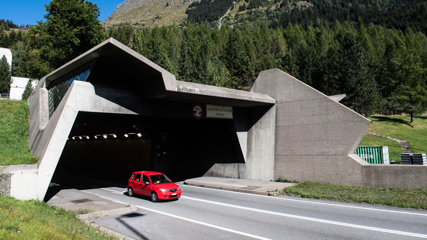 Der Gotthard-Straßentunnel war fünf Tage lang gesperrt. Seit Freitagabend ist er wieder geöffnet. (Foto: dpa Bildfunk, picture alliance/dpa/KEYSTONE/Ti-Press | Alessandro Crinari)