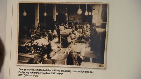 Zwangsarbeiter in einer Rüstungsfabrik der HASAG in Leipzig (Foto: Gesellschaft für Unternehmensgeschichte)
