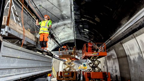 Der Gotthard-Straßentunnel war fünf Tage lang gesperrt. Grund war ein Riss in der Tunneldecke. (Foto: SRF)