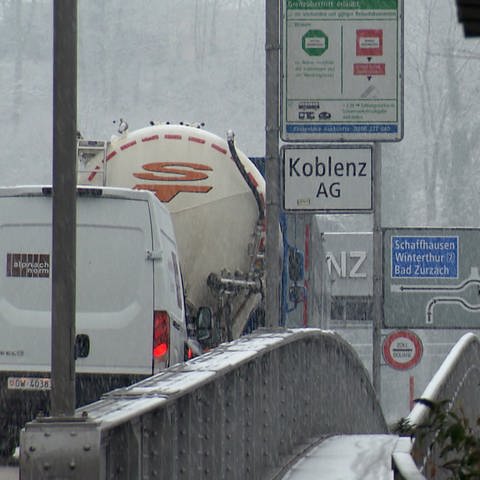 Chaos am Grenzübergang Waldshut Rheinbrücke (Foto: SWR, Henri Benthheim)