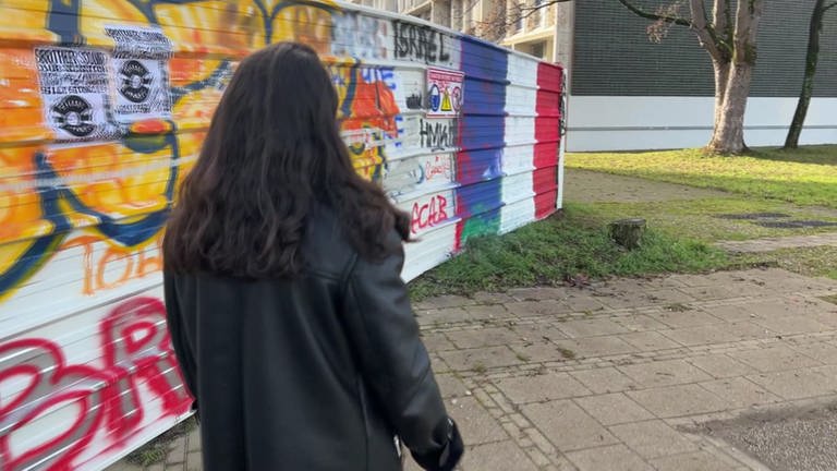 In Straßburg wurden Ende Januar jüdische Studierende beim Plakatieren attackiert. Die Universität will nun hart durchgreifen. (Foto: SWR)