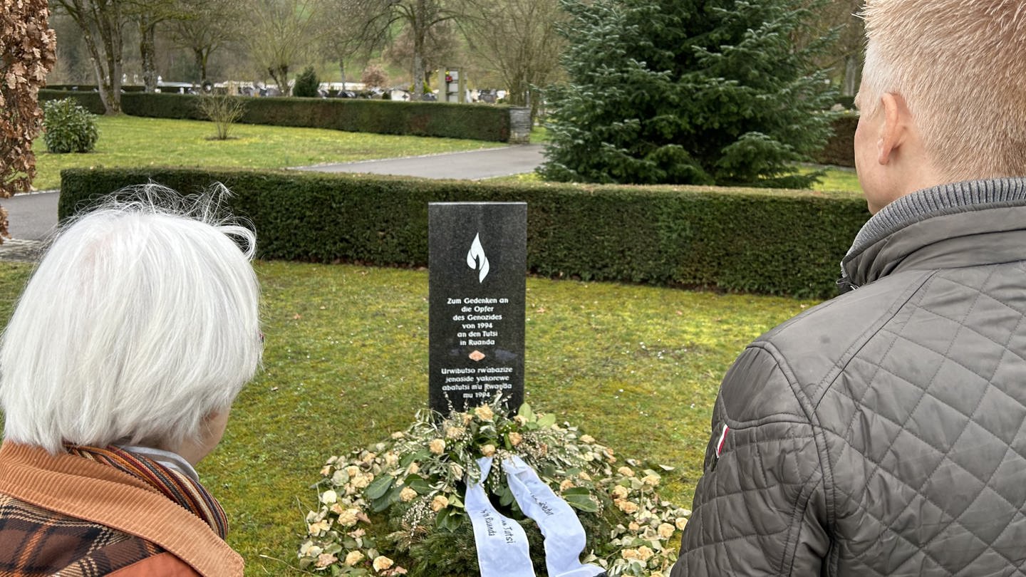 Zum 30. Jahrestag des Völkermords am Volk der Tutsi in Ruanda wurde in Lauchringen (Kreis Waldshut) ein Gedenkstein für die Opfer errichtet. Es ist der erste Gedenkstein auf deutschem Boden. (Foto: SWR)