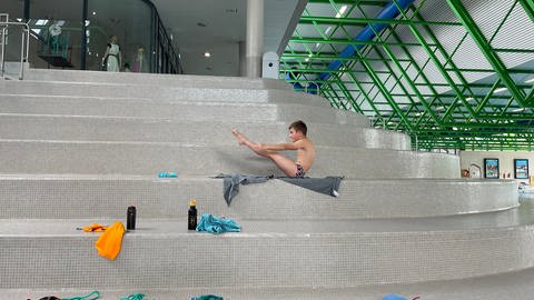 Junges ukrainisches Nachwuchstalent im Wasserspringen trainiert in Freiburg (Foto: SWR, Lara Schwalb)