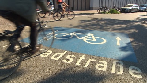 Fahrradfahrer in Freiburg (Foto: SWR, Malcolm Bijker)