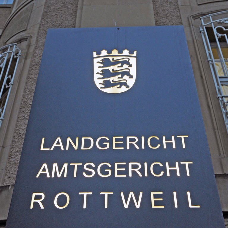 Schild mit Aufschrift Landgericht Rottweil (Foto: dpa Bildfunk, picture Alliance/Patrick Seeger)