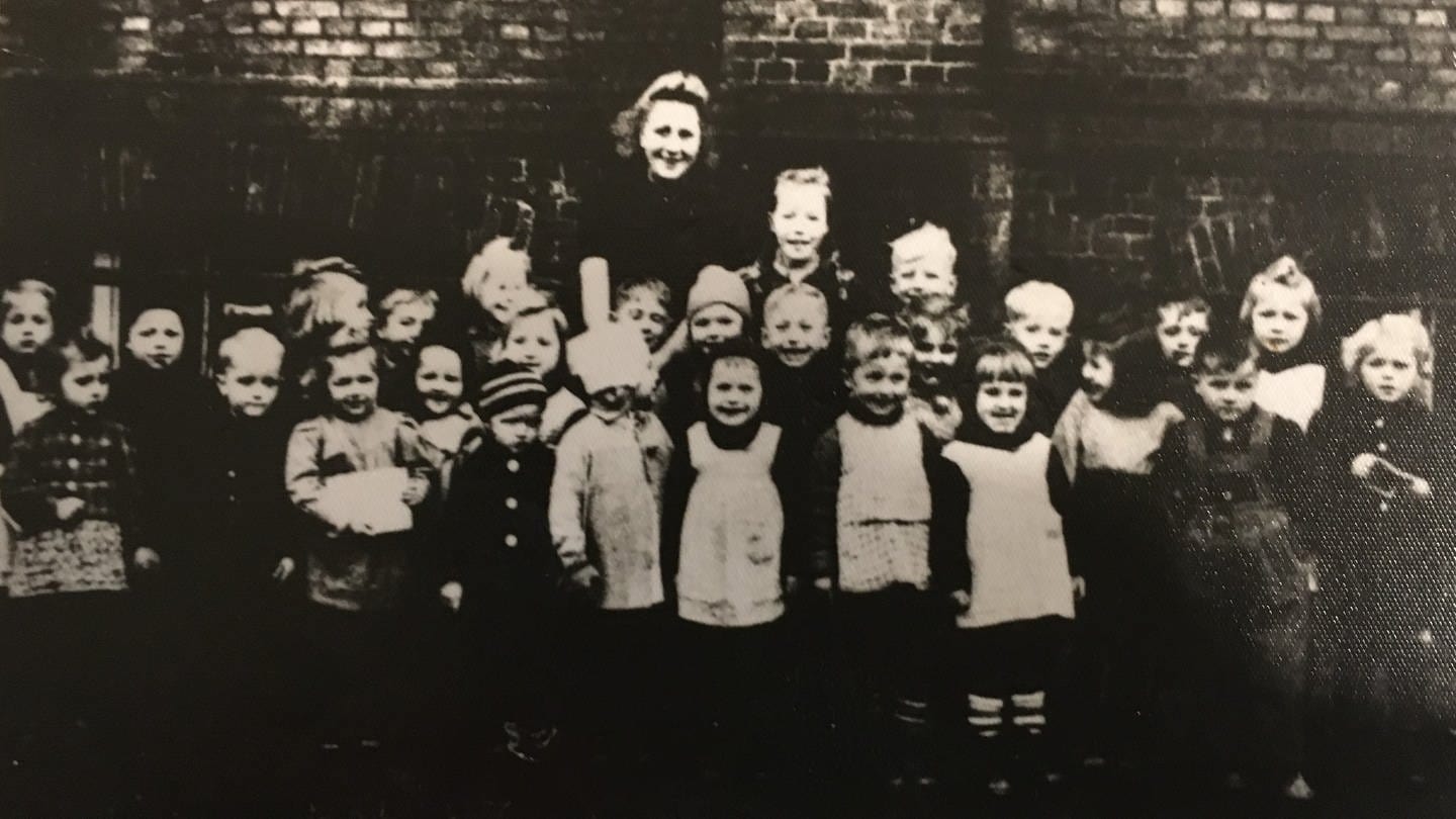 Geraubte Kinder in einem Kinderheim der Nationalsozialisten in Polen (Foto: SWR, Gabi Krings (Originalfoto von Hermann Lüdeking))