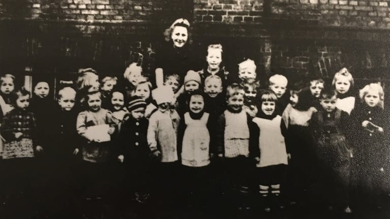Geraubte Kinder in einem Kinderheim der Nationalsozialisten in Polen (Foto: SWR, Gabi Krings (Originalfoto von Hermann Lüdeking))