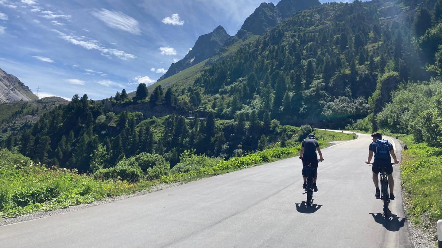 Mit dem Fahrrad über die Alpen - Aufstieg zum Splügenpass (Foto: SWR)