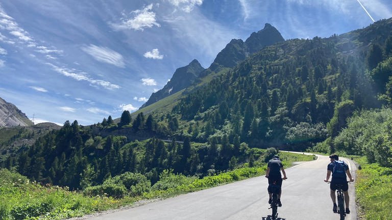 Mit dem Fahrrad über die Alpen - Aufstieg zum Splügenpass (Foto: SWR)