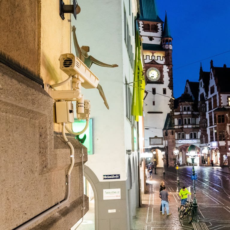 In der Freiburger Innenstadt hat die Polizei 16 Überwachungskameras installiert. Nun waren sie erstmals im Einsatz.
