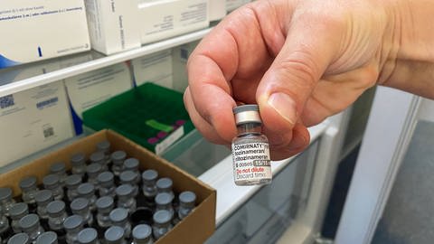 Wie sinnvoll ist eine vierte Impfung mit einem der angepassten Corona-Impfstoffen? (Foto: SWR, Jasmin Bergmann)