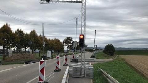 Zwischen Meißenheim-Kürzell und Friesenheim-Schuttern haben die Autofahrer derzeit auf einer Strecke von 650 Metern nur eine Fahrbahn. Die andere ist für Radfahrer und Fußgänger reserviert. (Foto: SWR, Ulf Seefeldt)