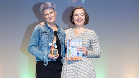 Preisverleihung an Stefanie Scharnberg und Stephanie Schneider (Foto: SWR, Matti Hillig)