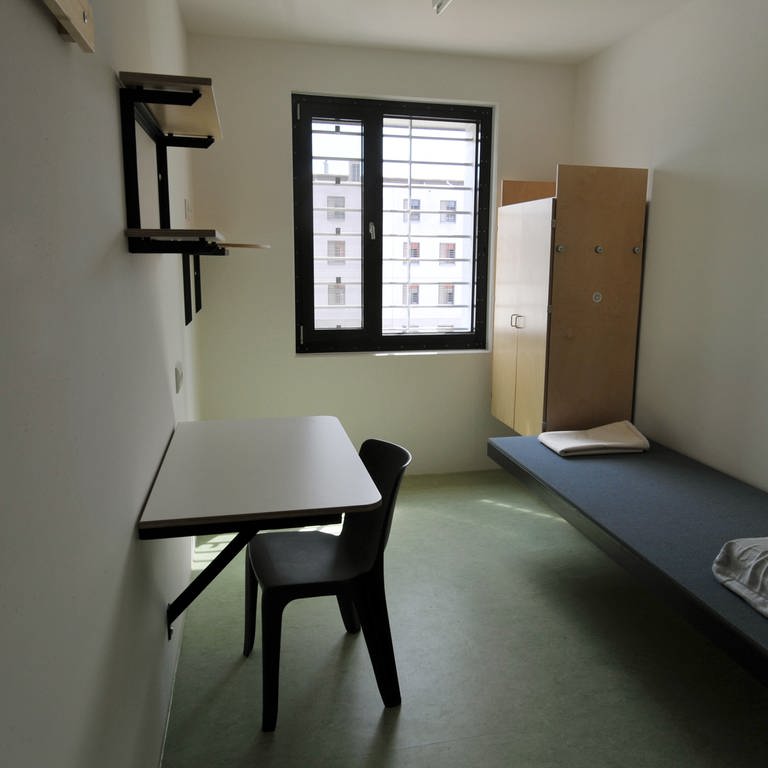 Eine Gefängniszelle im Offenburger Gefängnis. (Foto: picture-alliance / Reportdienste, Patrick Seeger)