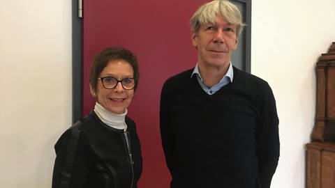 Stiftungsverwaltung Freiburg: Marianne Haardt (Direktorin) und Peter Mölbert (Leiter des Fachbereichs Bau) bedauern die Schließung des Friedrichsbaukinos. (Foto: SWR, Gabi Krings)