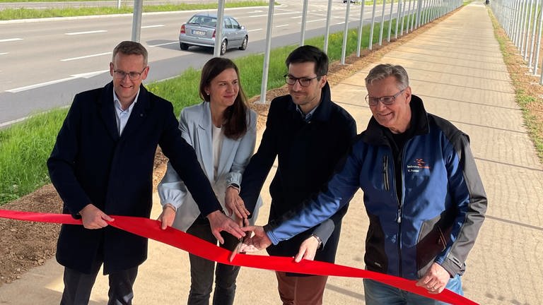 Erster Solardach-Radweg Deutschlands ist in Freiburg eingeweiht worden.  (Foto: SWR)