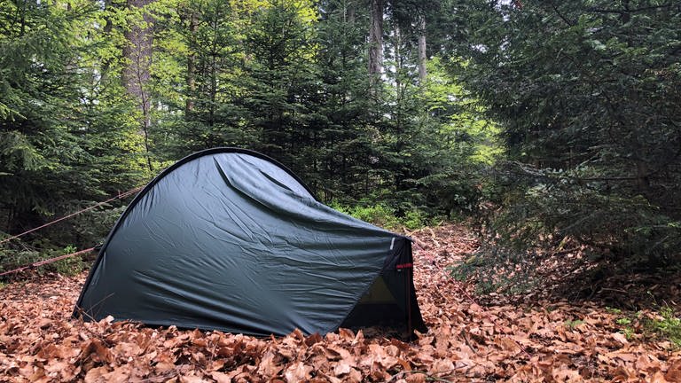Ein Zelt im Trekkingcamp.