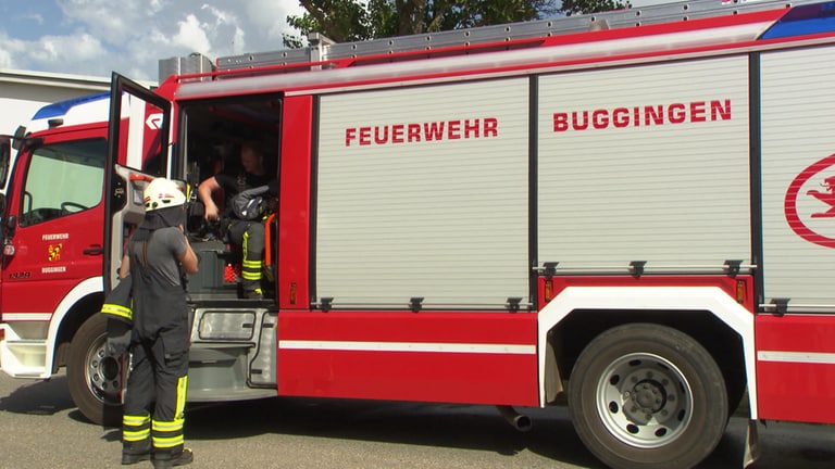 Feuerwehrmänner beim Brand einer Firma in Heitersheim (Foto: SWR, SWR)