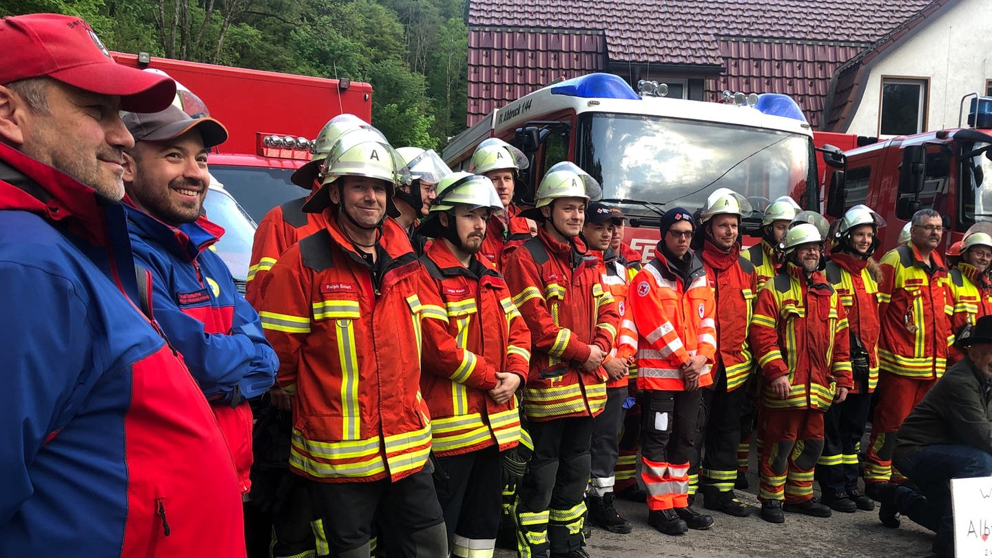 Rettungskräfte fordern die Öffnung der gesperrten Albtalstrecke (Foto: SWR, Petra Jehle)