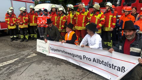 Rettungskräfte fordern die Öffnung der gesperrten Albtalstrecke (Foto: SWR, Petra Jehle)