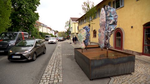 Kunst als Platzhalter auf Parkplätzen in der Innenstadt Rottweil regt an - und auf (Foto: SWR)