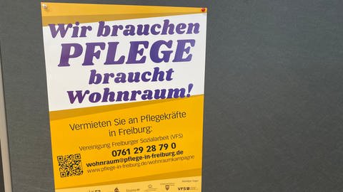 Mit einer Plakatkampagne will die Stadt Freiburg Pflegekräften dabei helfen, eine Wohnung zu finden. (Foto: SWR, Sebastian Bargon)