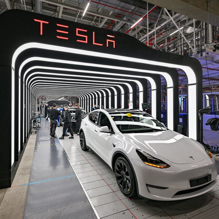 Tesla in der Fabrik