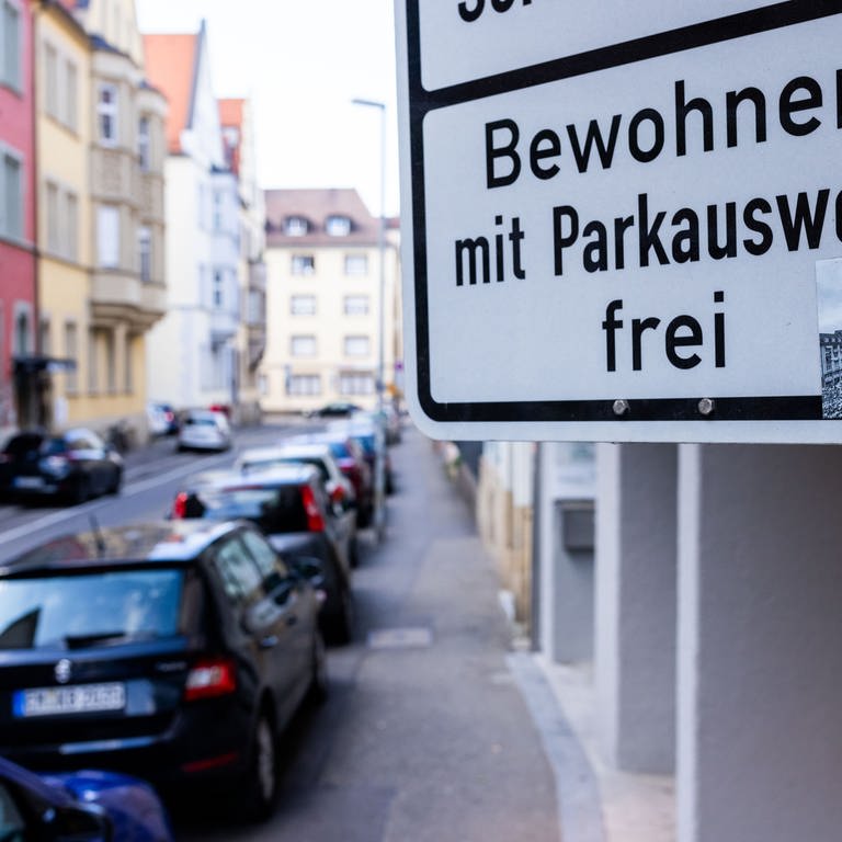 Die Gebühren für Anwohnerparken in Freiburg wird deutlich teurer (Foto: dpa Bildfunk, picture alliance/dpa | Philipp von Ditfurth)