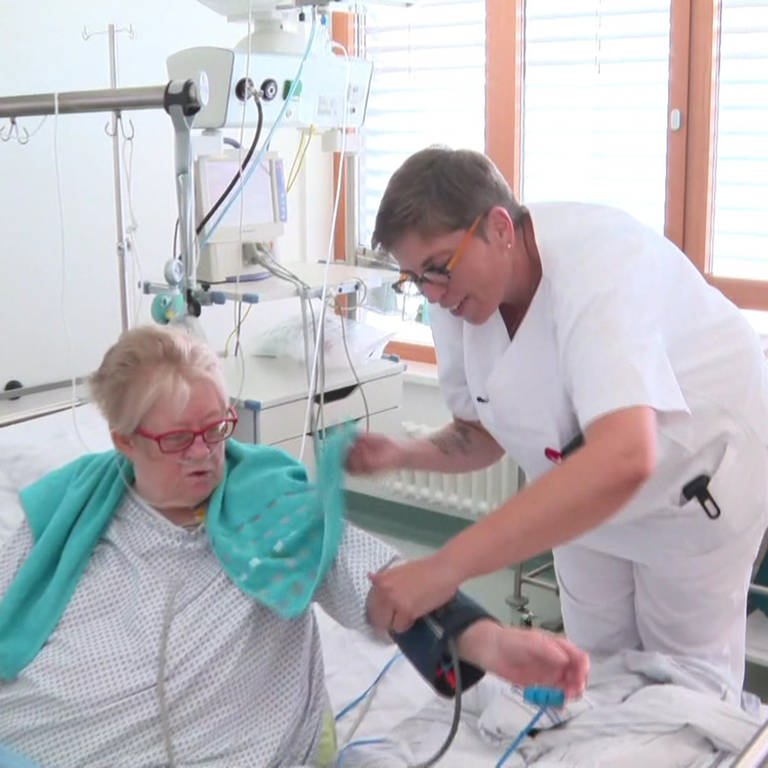 Weitere Wege, dafür mehr Lohn: Pflegepersonal aus dem Elsass arbeitet in der Ortenau. (Foto: SWR)
