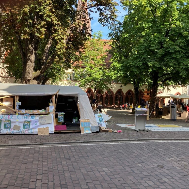 Das Klimacamp auf dem Freiburger Rathausplatz