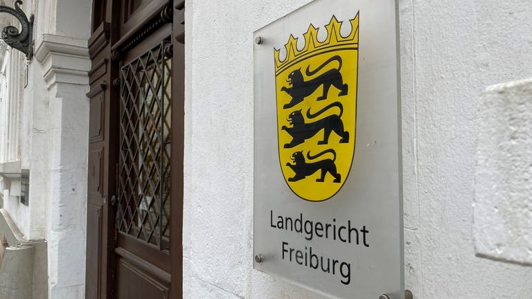 Ein 30-Jähriger wurde wegen Mordes vom Landgericht Freiburg zu lebenslanger Haft verurteilt.